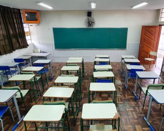 DECISÃO JUDICIAL ADIA INÍCIO DAS AULAS NA REDE ESTADUAL